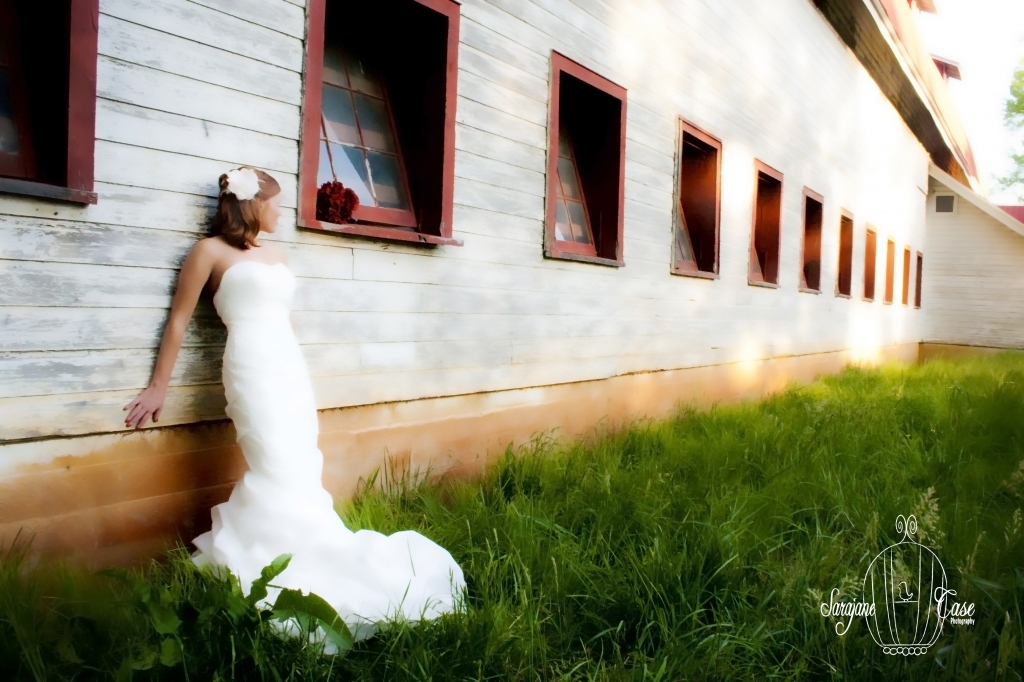 WinMock Barn Bridal Portrait - Sarajane Case Photography, NC